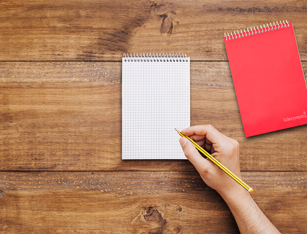CUADERNO ESPIRAL LIDERPAPEL BOLSILLO DIECISEIAVO APAISADO WITTY TAPA DURA DURA 80H 60GR CUADRO 4 MM COLORES SURTIDOS