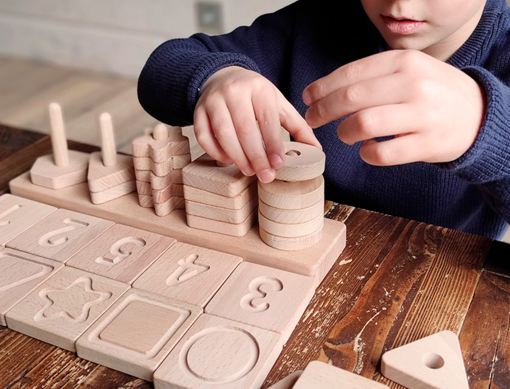 JUEGO DIDACTICO ANDREUTOYS FORMAS GEOMETRICAS SENSORIALES MADERA