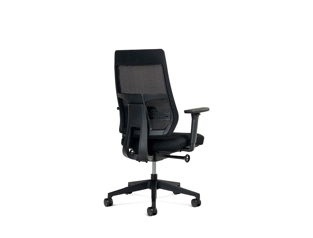 SILLA ROCADA DIRECCION CON BRAZOS REGULABLES BASE POLIMERO RESPALDO DE MALLA Y ASIENTO EN TELA NEGRO