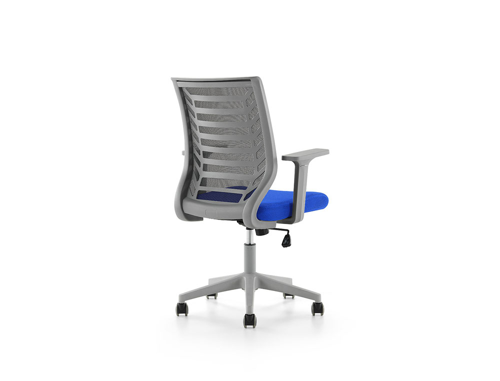 SILLA ROCADA DE OFICINA BRAZOS REGULABLES ESTRUCTURA GRIS RESPALDO MALLA Y ASIENTO TELA IGNIFUGA AZUL