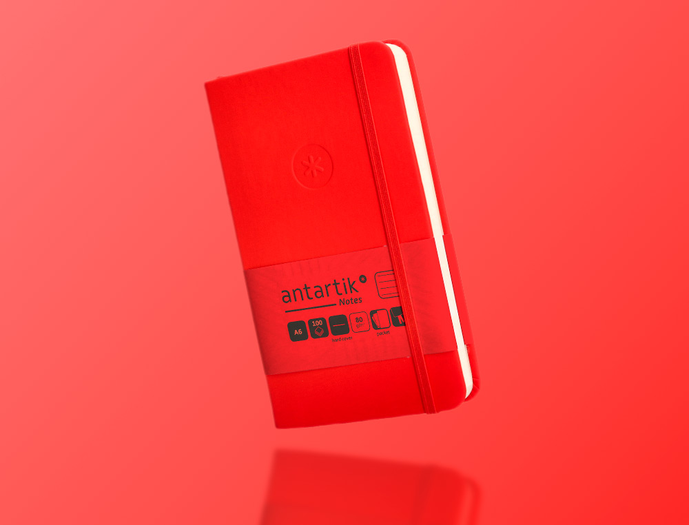 CUADERNO CON GOMILLA ANTARTIK NOTES TAPA DURA A6 HOJAS RAYAS ROJO 100 HOJAS 80 GR FSC