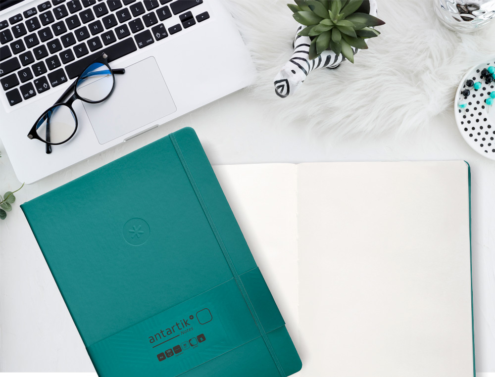 CUADERNO CON GOMILLA ANTARTIK NOTES TAPA DURA A4 HOJAS LISAS VERDE AGUAMARINA 100 HOJAS 80 GR FSC