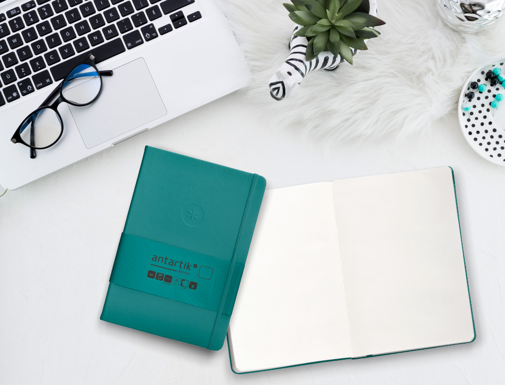 CUADERNO CON GOMILLA ANTARTIK NOTES TAPA DURA A5 HOJAS LISAS VERDE AGUAMARINA 100 HOJAS 80 GR FSC