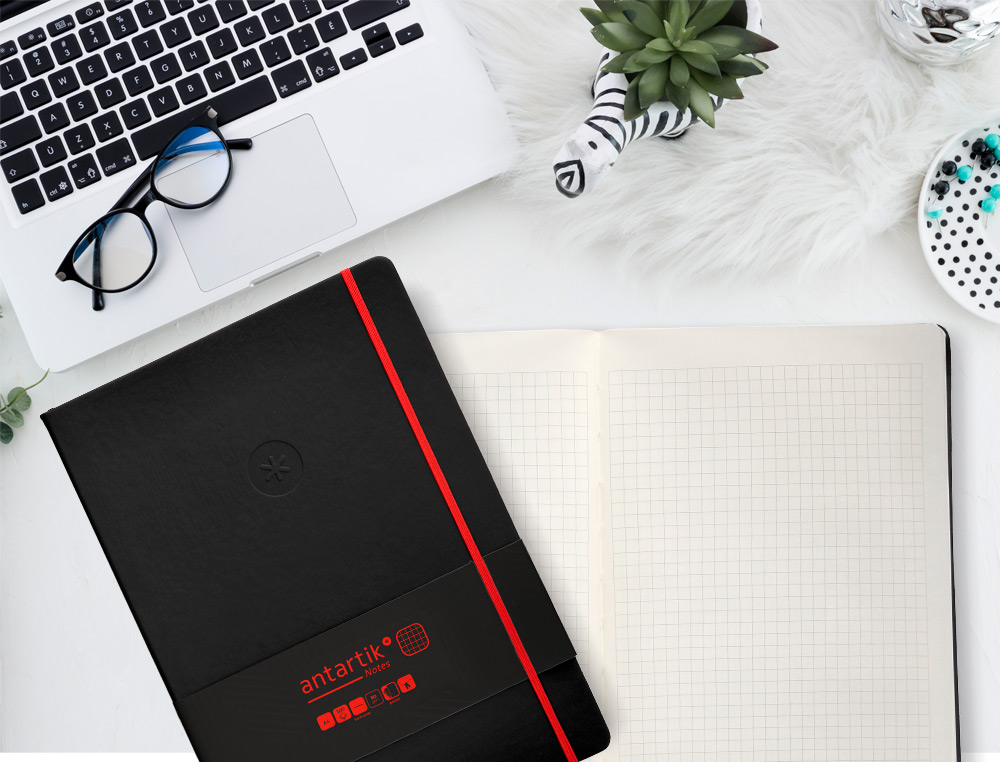 CUADERNO CON GOMILLA ANTARTIK NOTES TAPA DURA A4 HOJAS CUADRICULA NEGRO Y ROJO 100 HOJAS 80 GR FSC