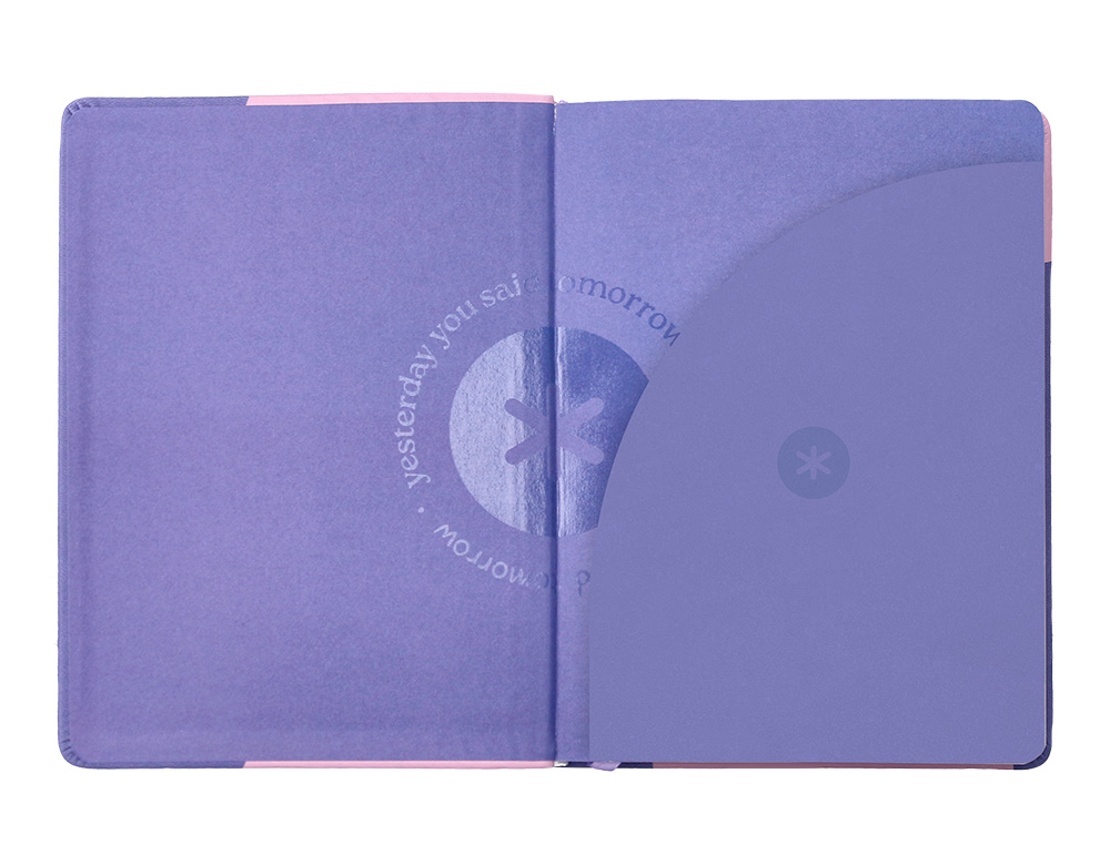 AGENDA ESCOLAR ANTARTIK 25-26 ENCUADERNADA GO! SIMIL PIEL MORADO SEMANA VISTA A5 BILINGE PAPEL FSC 80 GR