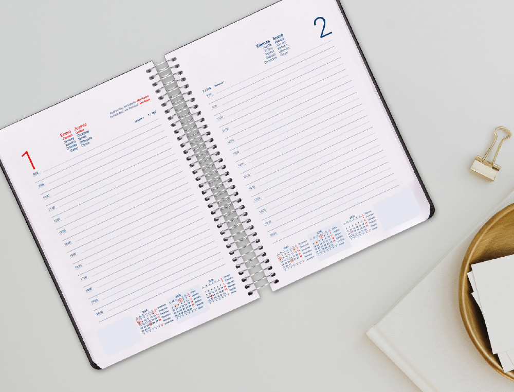 AGENDA ESPIRAL LIDERPAPEL SANTORINI A6 2026 DIA PAGINA ROJO PAPEL 60 GR FSC