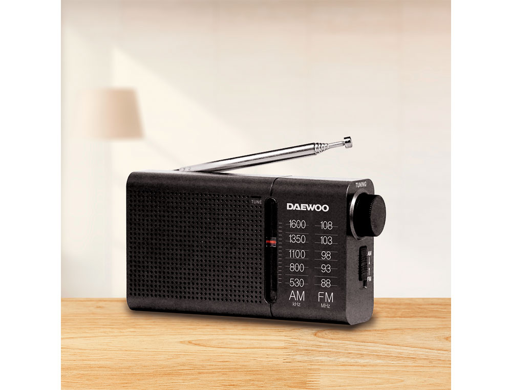 RADIO PORTATIL DAEWOO AM/FM ANTENA TELESCOPICA AURICULARES INCLUIDOS JACK 3.5 MM COLOR NEGRO