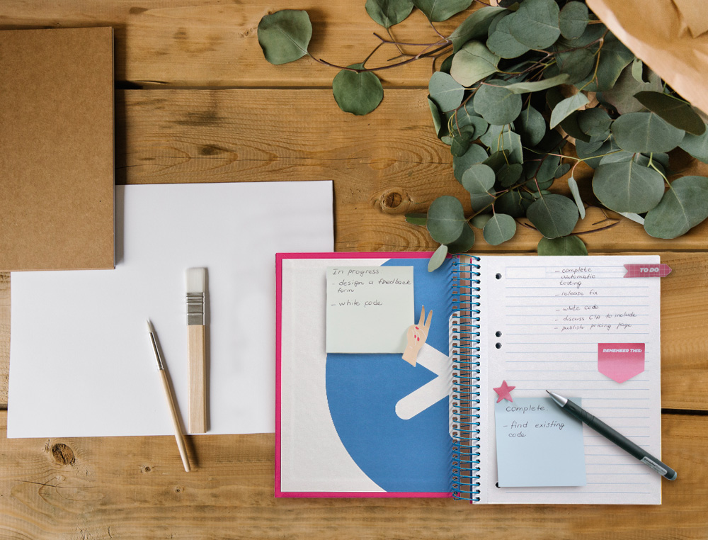 CUADERNO ESPIRAL A5 MICRO ANTARTIK TAPA FORRADA 120H 100 GR HORIZONTAL 5 BANDAS 6 TALADROS COLOR ROSA