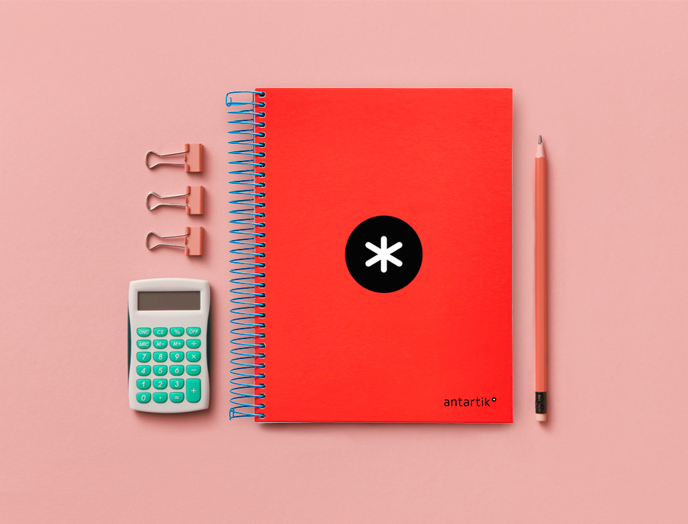 CUADERNO ESPIRAL A5 MICRO ANTARTIK TAPA FORRADA120H 90GR CUADRO 5MM 5 BANDAS 6 TALADROS COLORES SURTIDOS